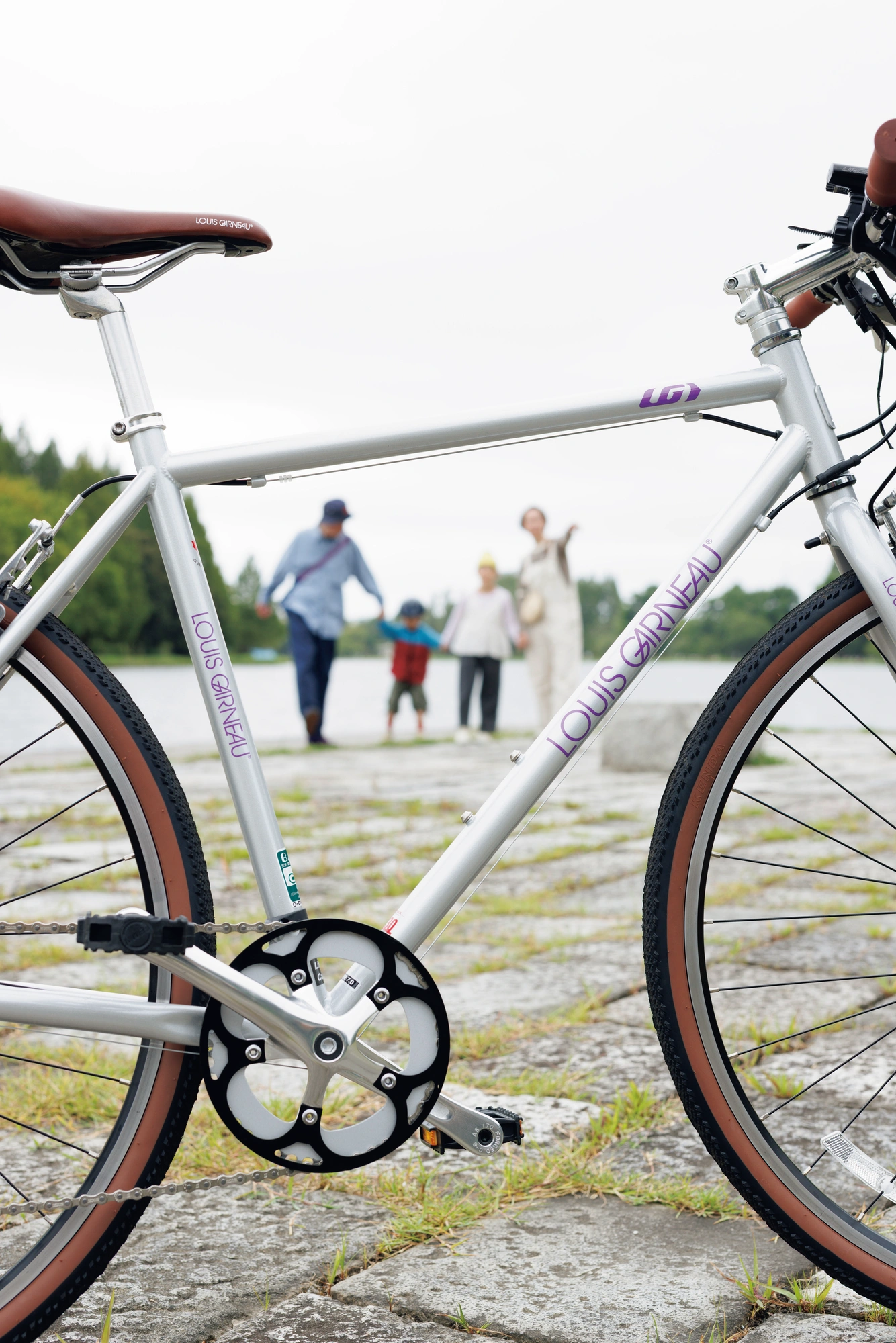 LOUIS GARNEAU 2027 BICYCLE COLLECTION カタログ表紙写真